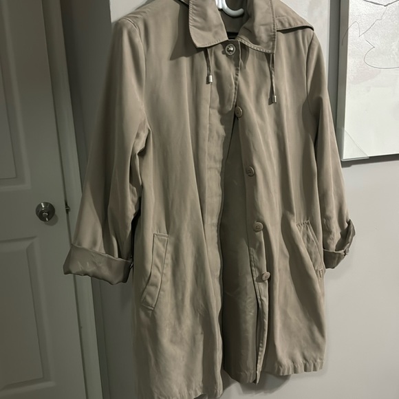 London fog trench coat 🧥 - Picture 1 of 5